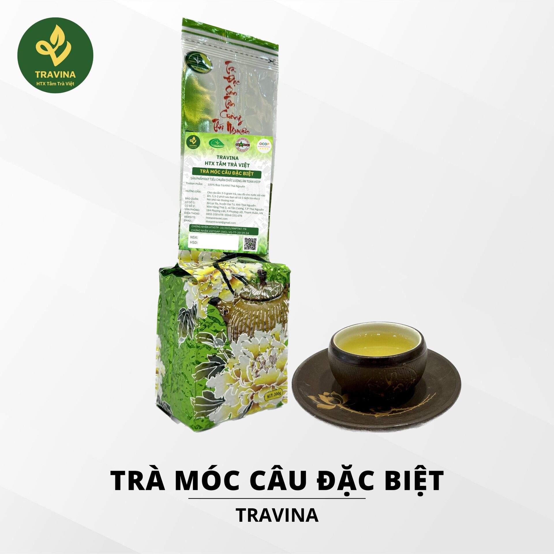 Túi Trà Móc Câu Đặc Biệt bên chén trà