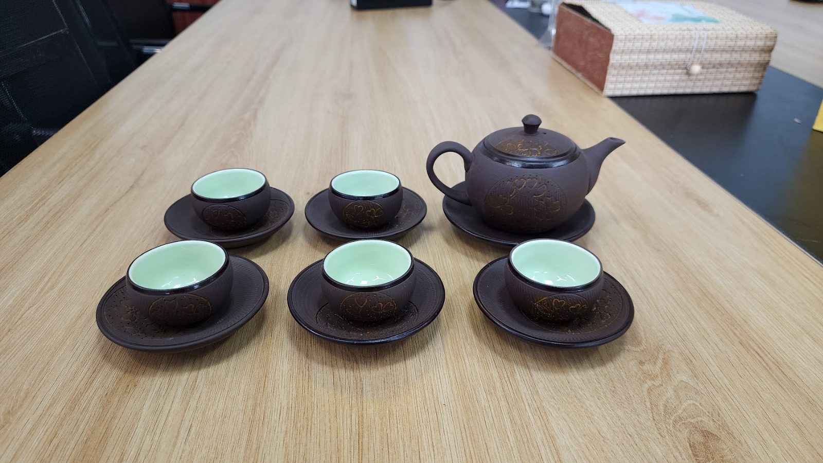 Dịch vụ pha trà tại bàn: đầu tư những gì và tính vào giá bán ra sao Bộ ấm chén pha trà