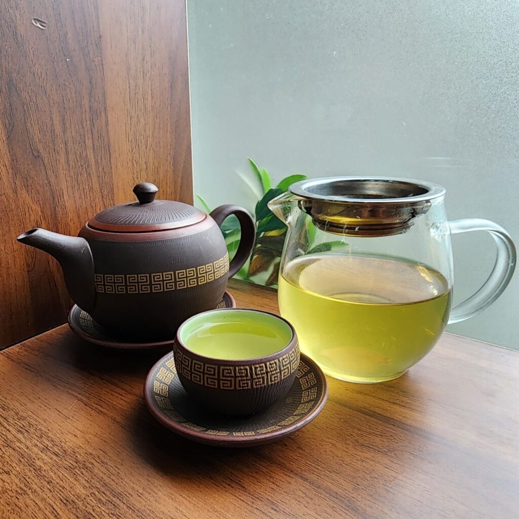 Menu trà Việt cho nhà hàng: 4–6 loại nên có, cách định giá ấm từ giá vốn và cách phục vụ Bộ ấm chén pha trà