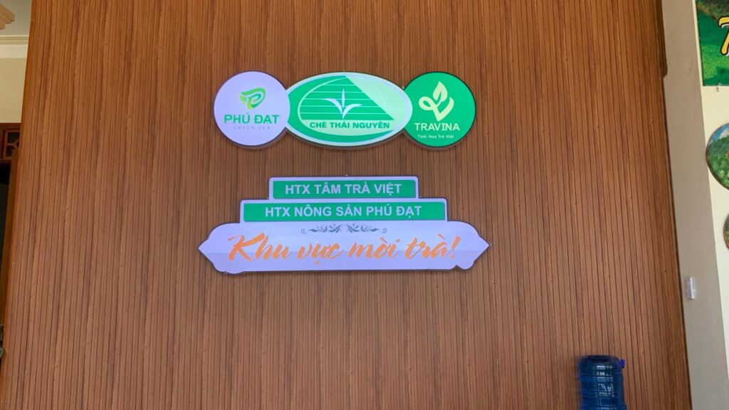 Menu trà Việt cho nhà hàng: 4–6 loại nên có, cách định giá ấm từ giá vốn và cách phục vụ Không gian trưng bày trà TRAVINA