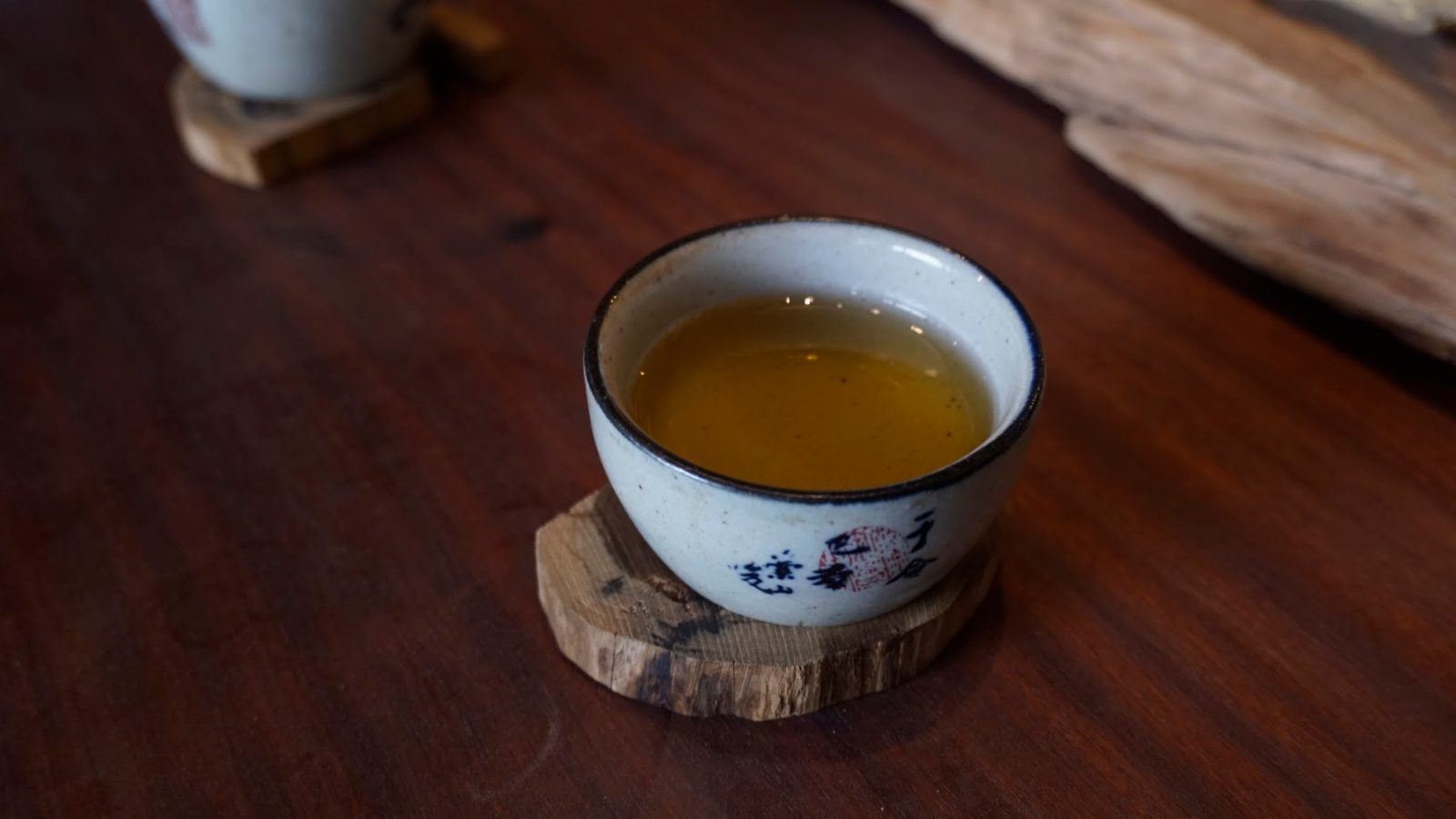 Chén nước trà xanh Thái Nguyên màu vàng sáng