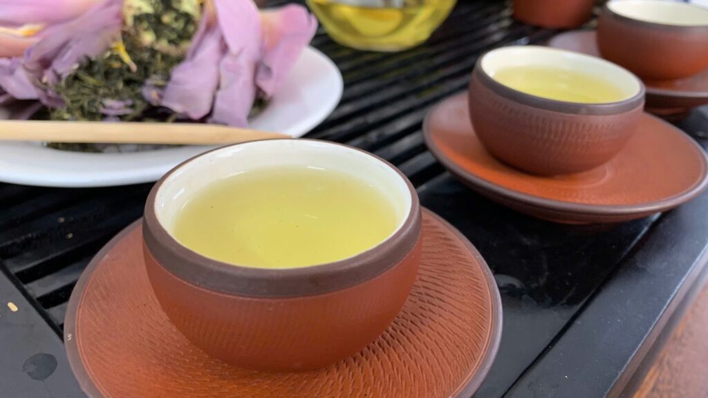 Chén nước trà xanh Thái Nguyên màu vàng sáng