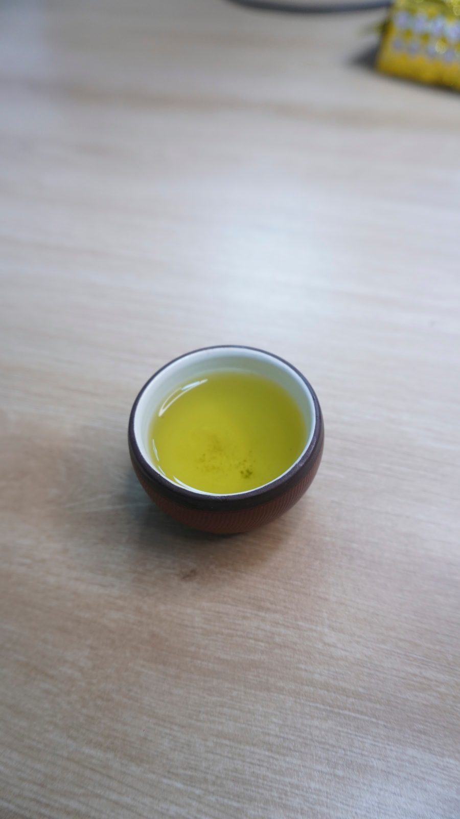 Chén nước trà xanh Thái Nguyên màu vàng sáng
