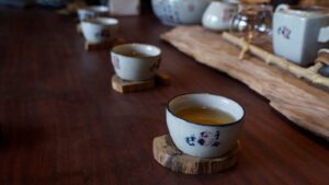 Chén nước trà xanh Thái Nguyên màu vàng sáng