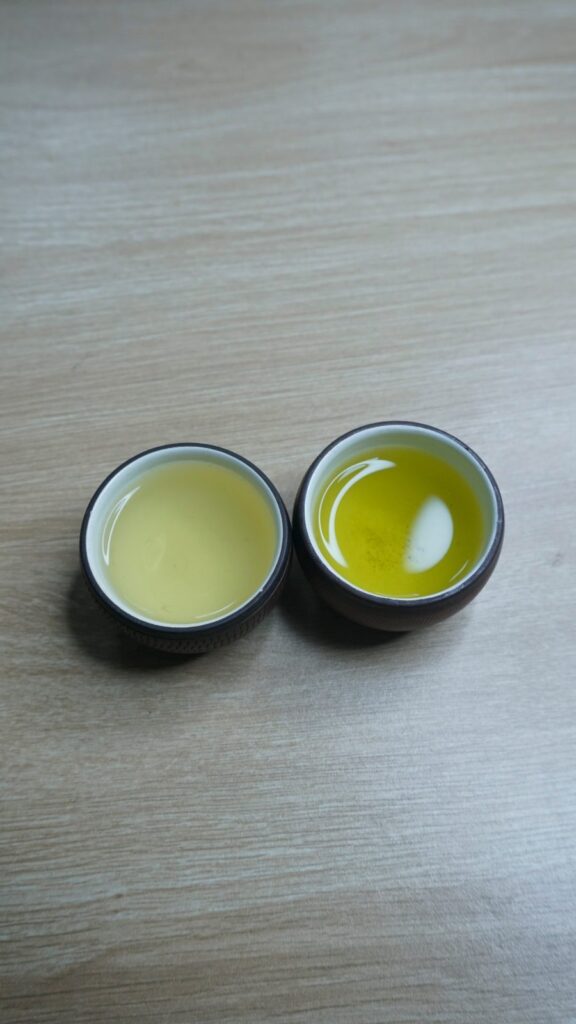 Gói mua định kỳ cho khách doanh nghiệp nhỏ: dòng tiền đều hơn Chén nước trà xanh Thái Nguyên màu vàng sáng