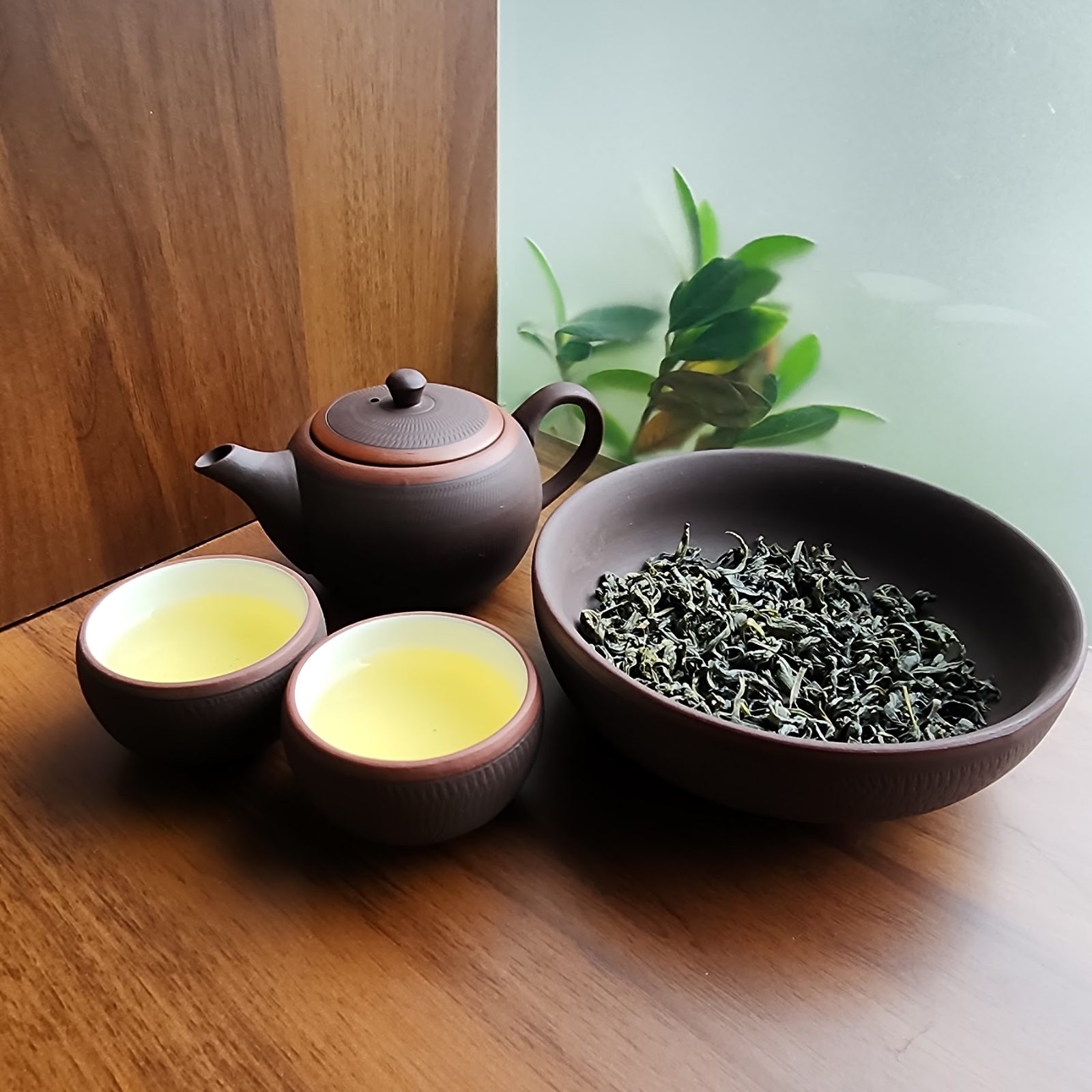 Bộ ấm trưng bày tại cửa hàng trà: chọn mẫu, định giá và kể chuyện bằng dữ kiện chứng minh được Bộ ấm chén pha trà