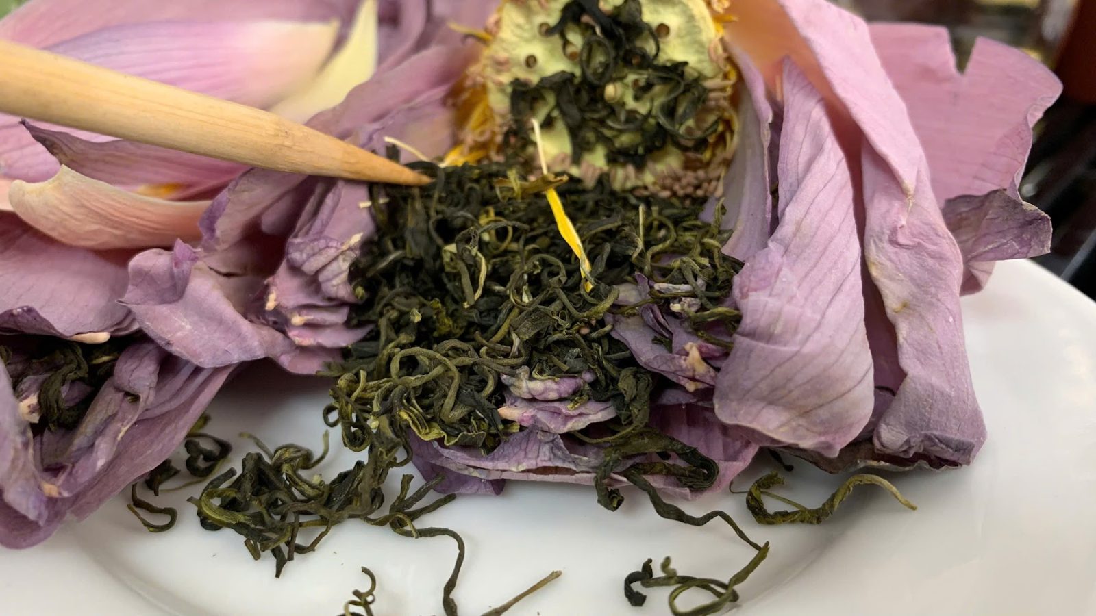 Trà ướp hương sen