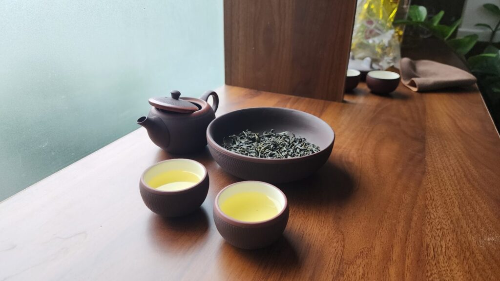 Phục vụ trà tại sự kiện: chuẩn bị, pha mẫu và dọn Bộ ấm chén pha trà
