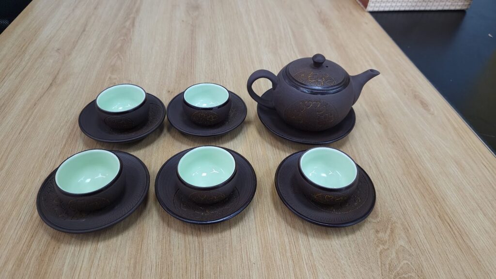 Bộ ấm chén pha trà