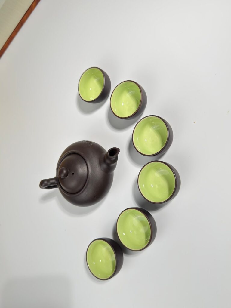 Bộ ấm chén pha trà