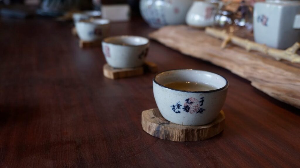 Chén nước trà xanh Thái Nguyên màu vàng sáng