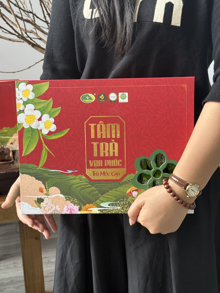 Hộp quà Tâm Trà Vạn Phúc màu đỏ
