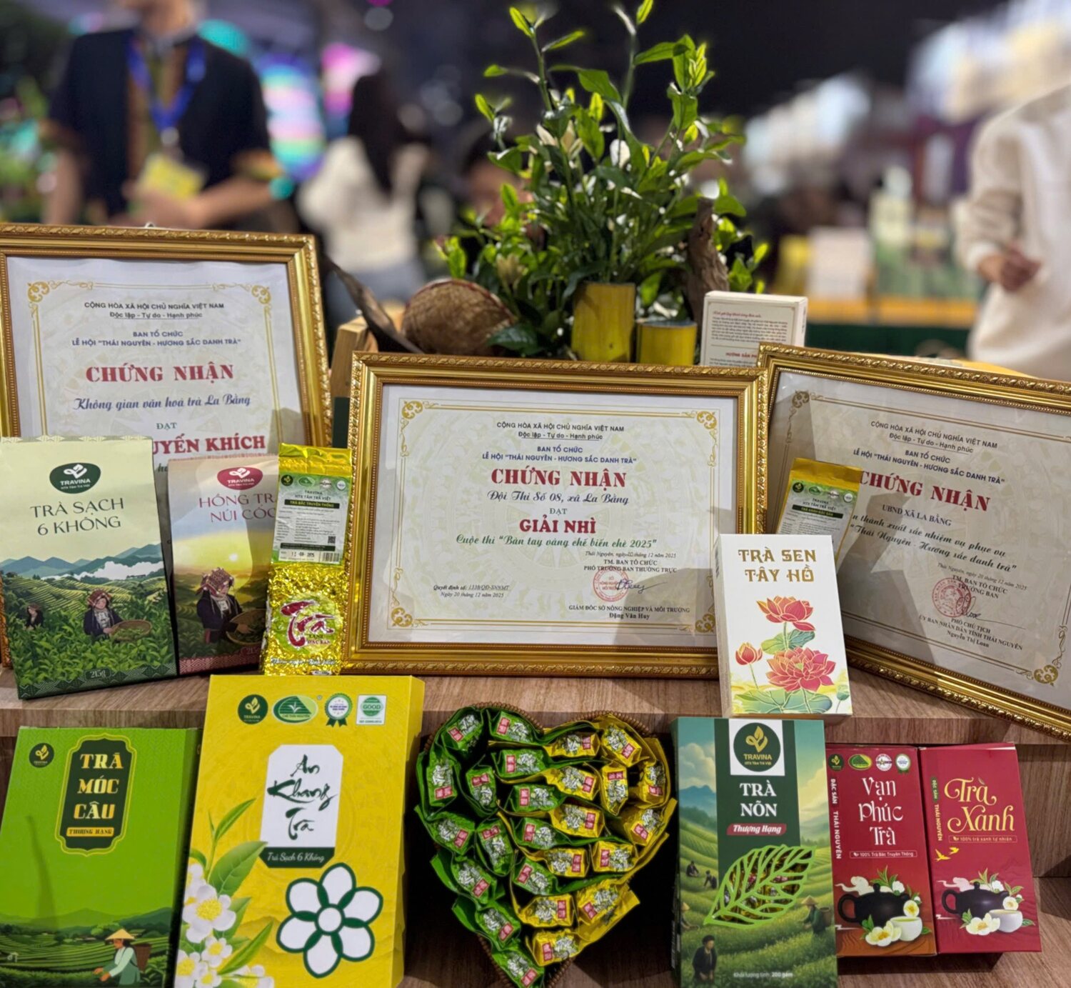Giới thiệu Các chứng nhận và dòng sản phẩm trà TRAVINA trưng bày tại Lễ hội Thái Nguyên Hương sắc danh trà
