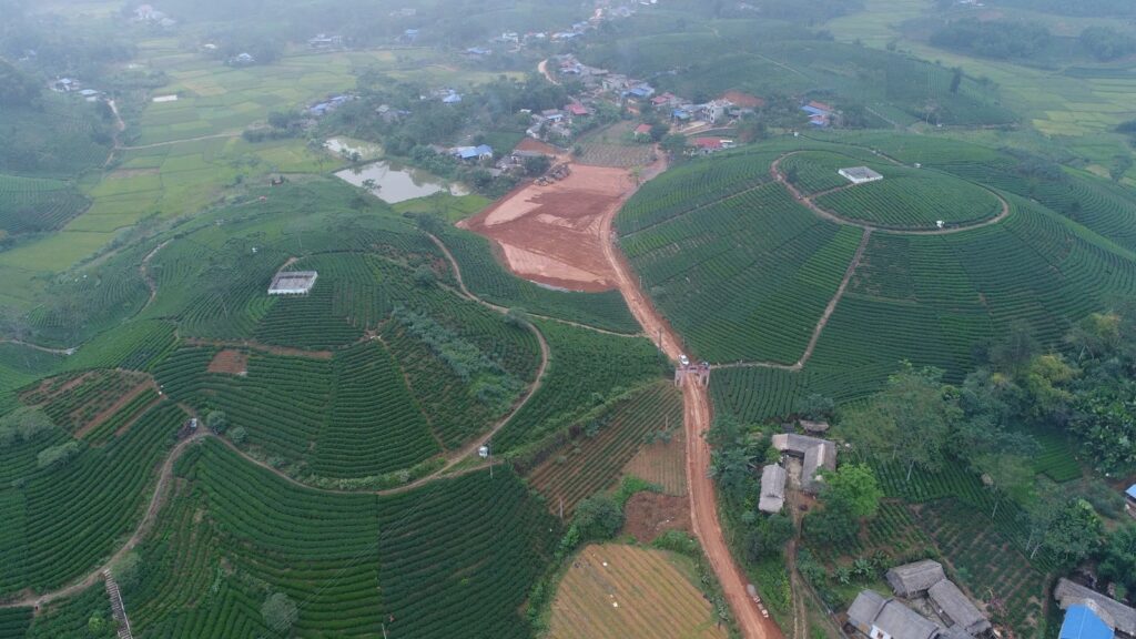 Vùng chè Thái Nguyên và xóm làng nhìn từ trên cao