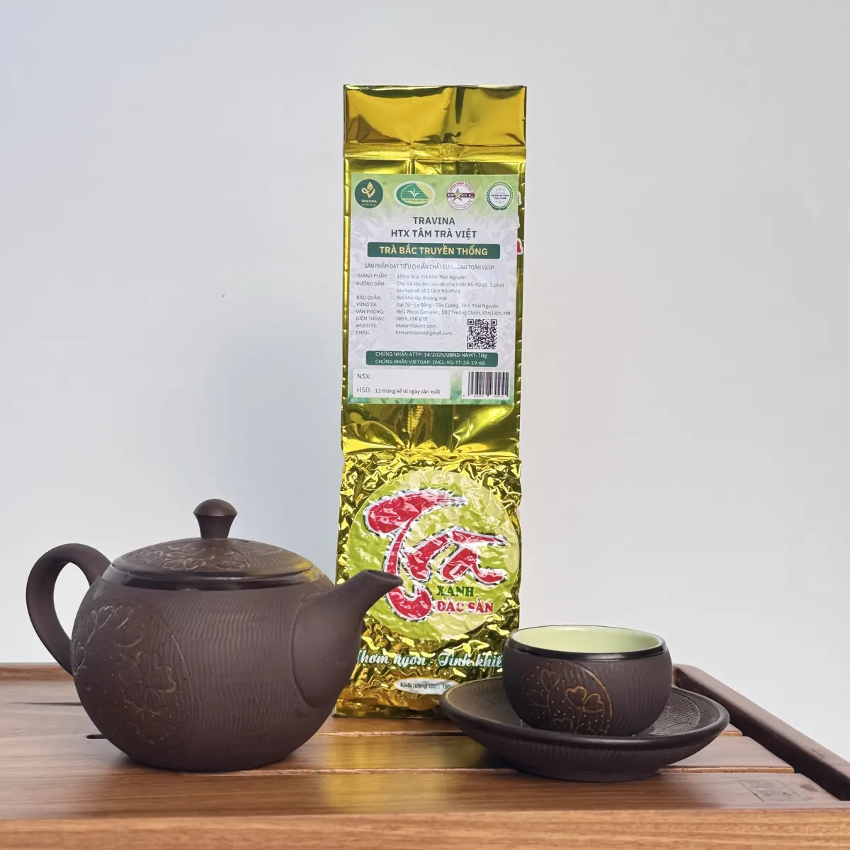 Trà đá cho quán cafe: gói Trà Bắc Truyền Thống bên ấm tử sa và chén