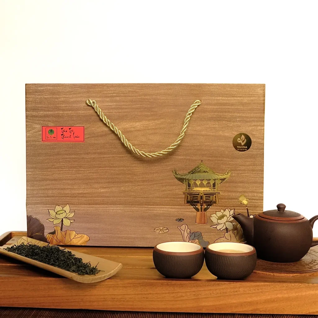 Thiệp kẹp dưới nắp hộp trà quà Tết gửi khách hàng, đối tác