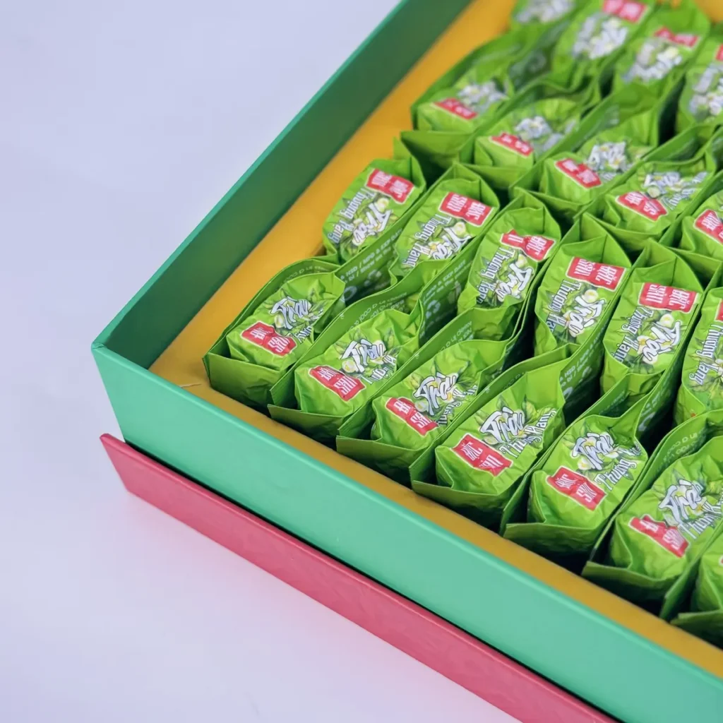 Quà Tết doanh nghiệp Hải Phòng cho khu công nghiệp, in logo hộp trà thế nào? Các gói trà xếp trong hộp Set quà Tâm Trà Vạn Phúc