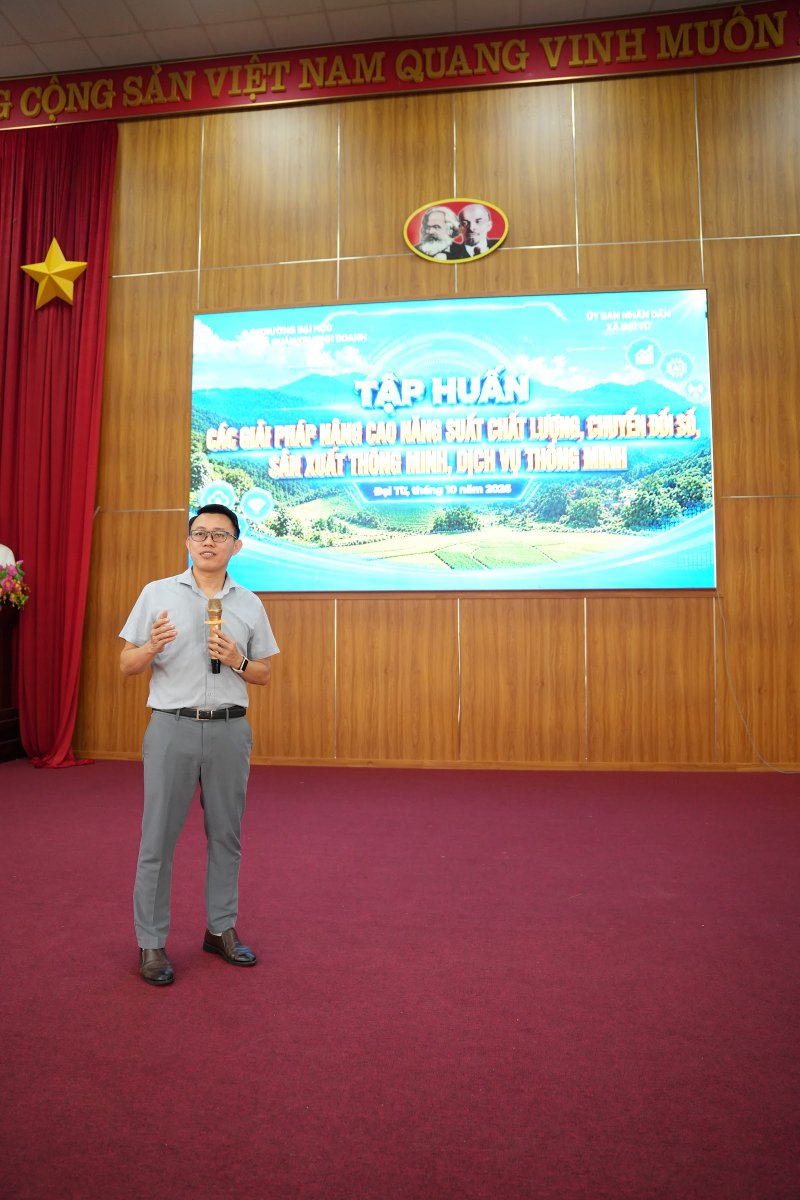 Xã Đại Từ tập huấn bán hàng số, livestream: HTX Tâm Trà Việt lên sóng với Trà Sạch 6 Không Phần tập huấn giải pháp nâng cao năng suất chất lượng, chuyển đổi số, sản xuất thông minh tại xã Đại Từ